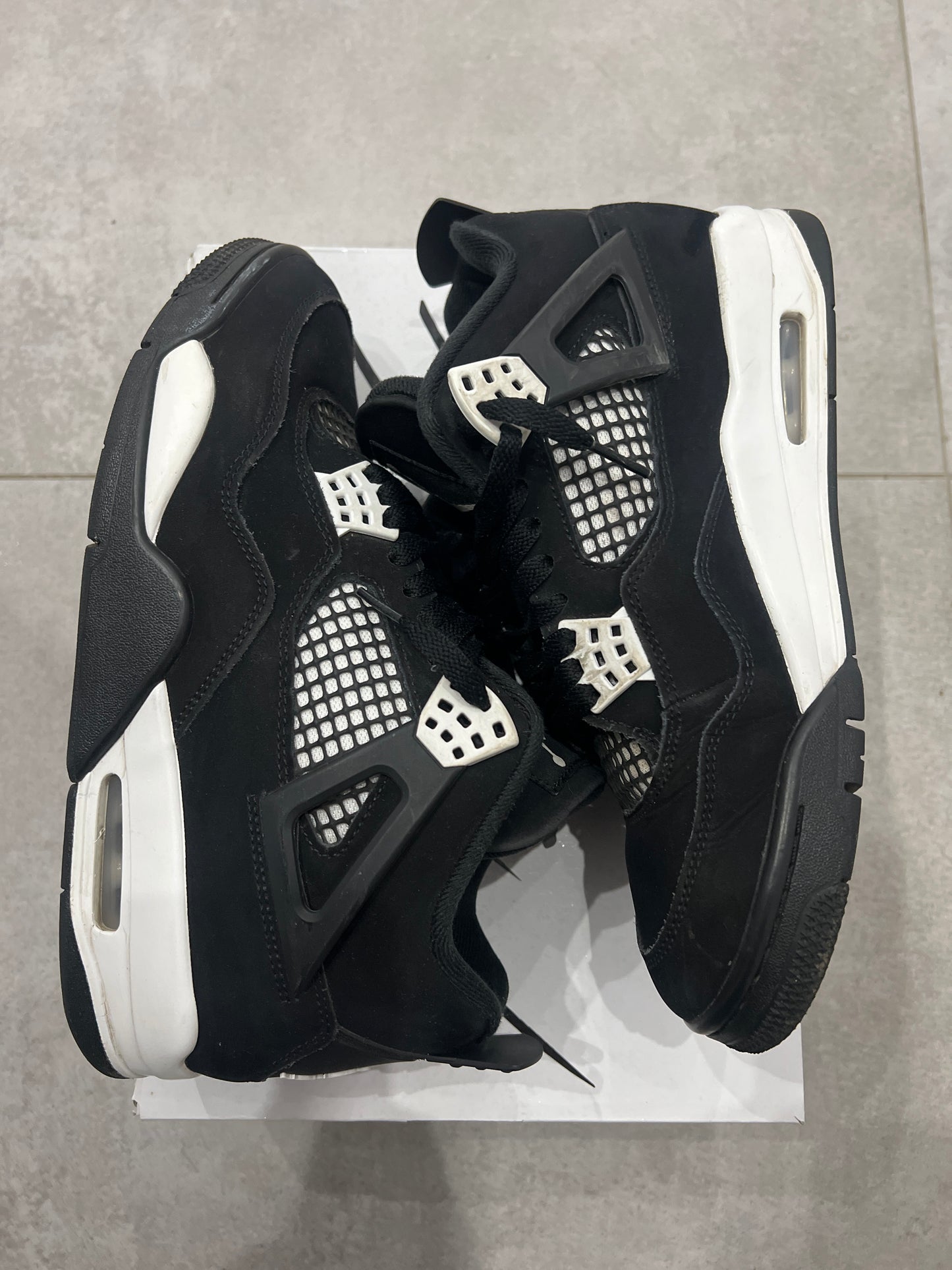 Air Jordan 4 White Thunder