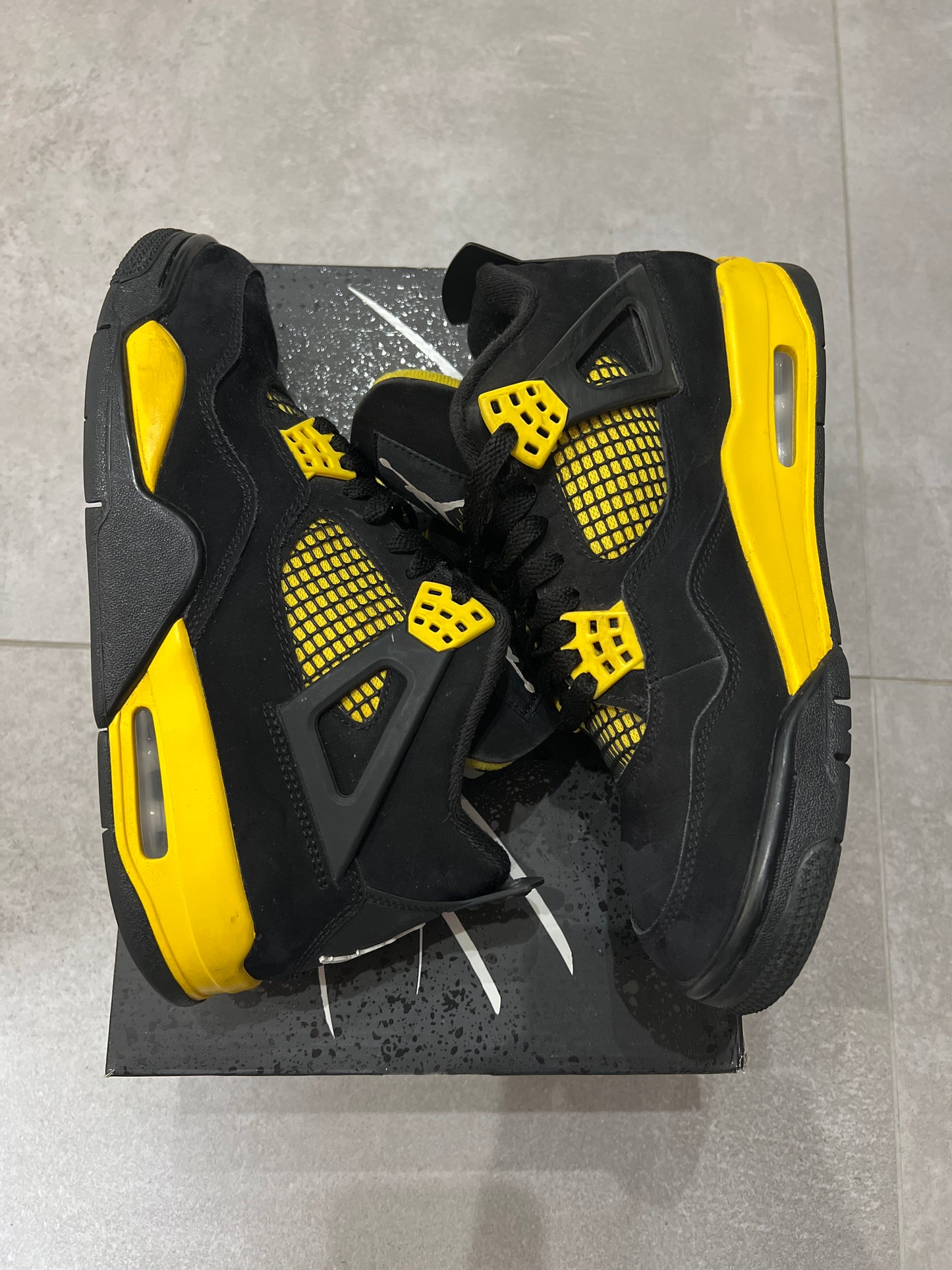 Jordan 4 Thunder