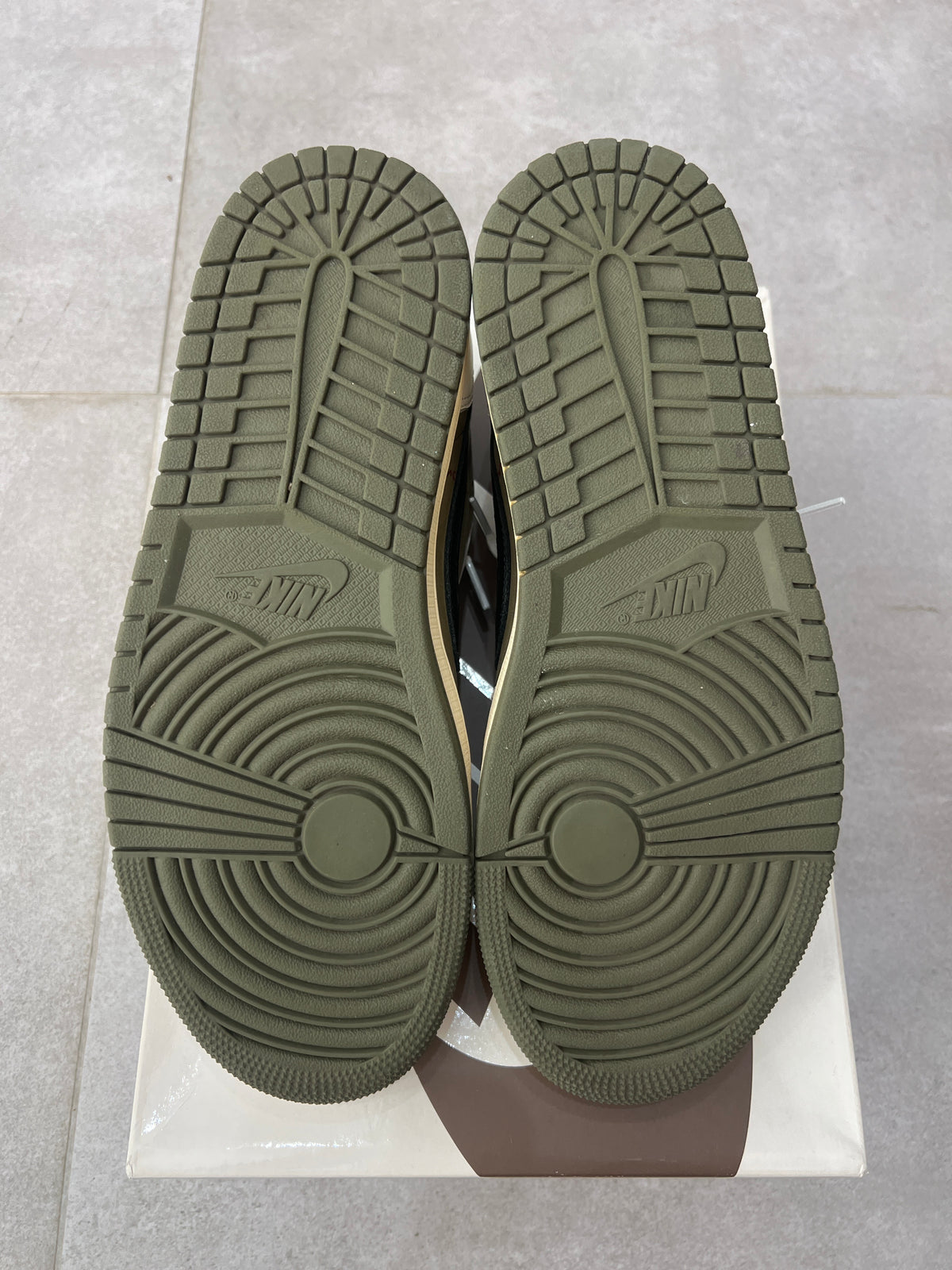 Air Jordan 1 Low x Travis Scott Medium Olive