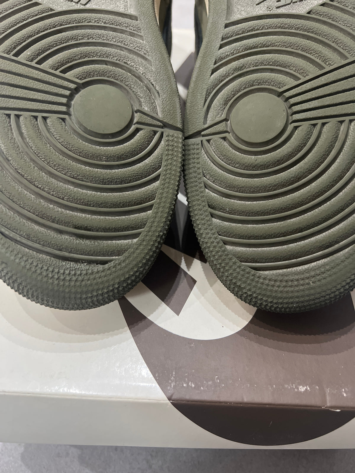 Jordan 1 Low x Travis Scott Medium Olive