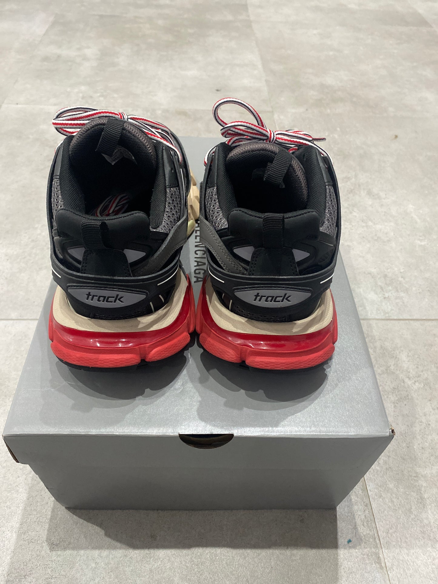 Balenciaga Track „Bred”