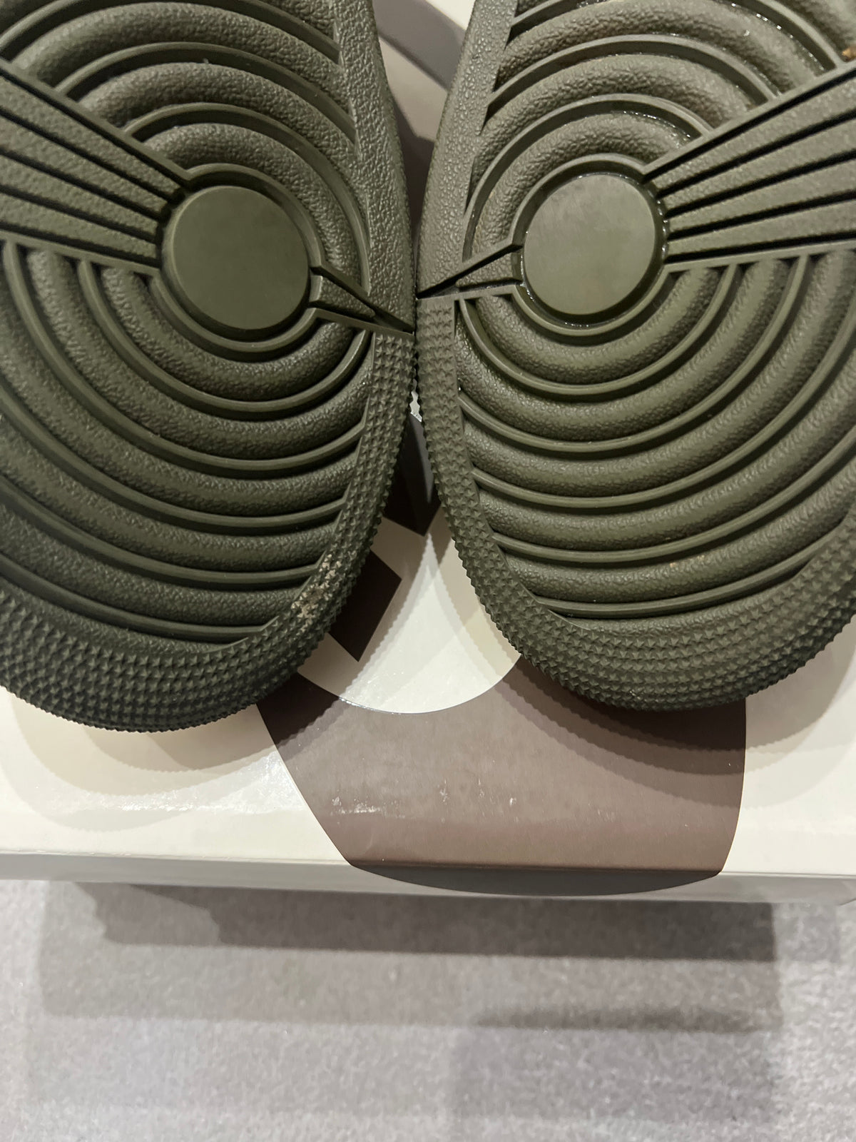 Jordan 1 Low x Travis Scott Medium Olive