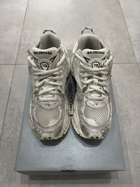 Balenciaga Runner Diamond Logo