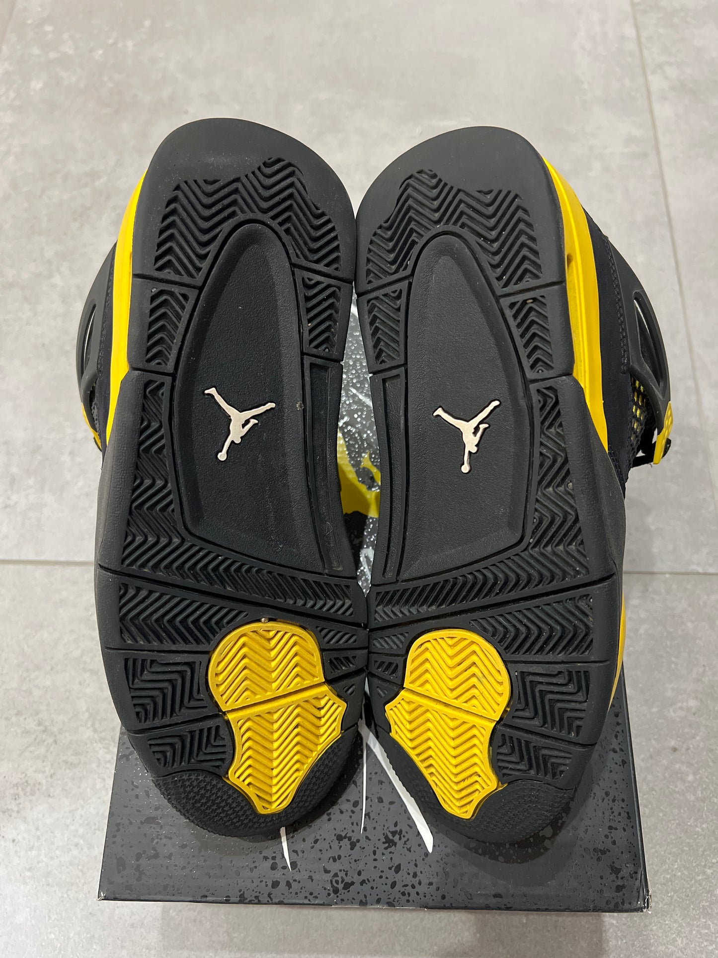 Jordan 4 Thunder