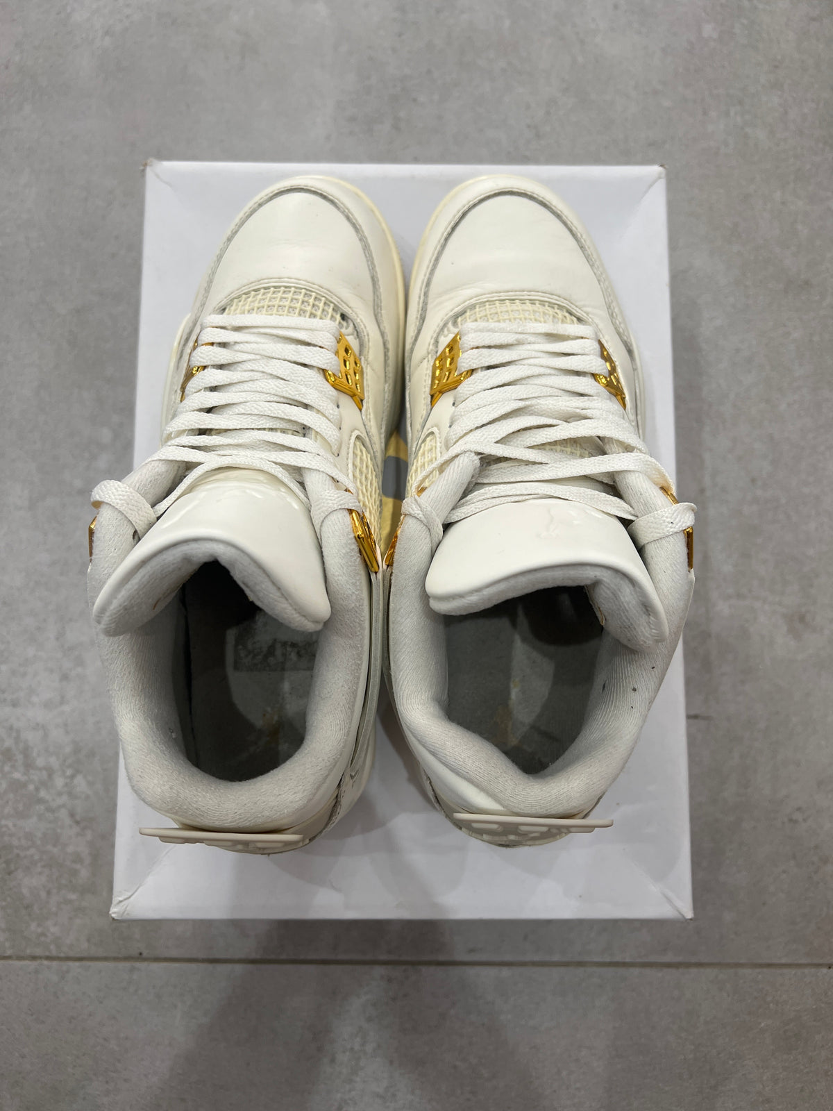 Air Jordan 4 Metalic Gold