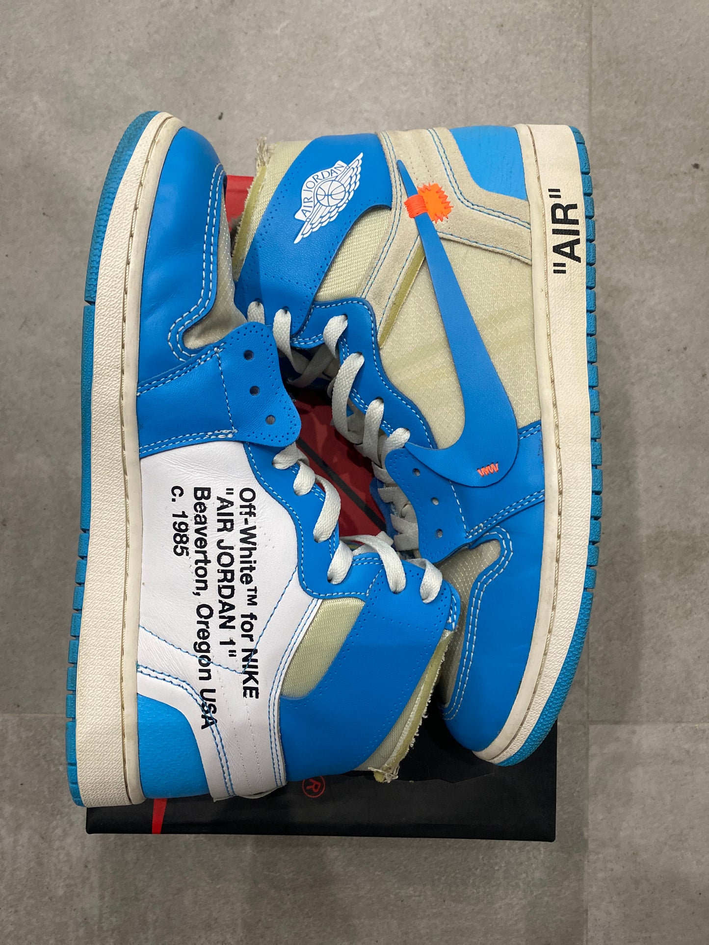 Jordan 1 High x OFF-White „UNC”