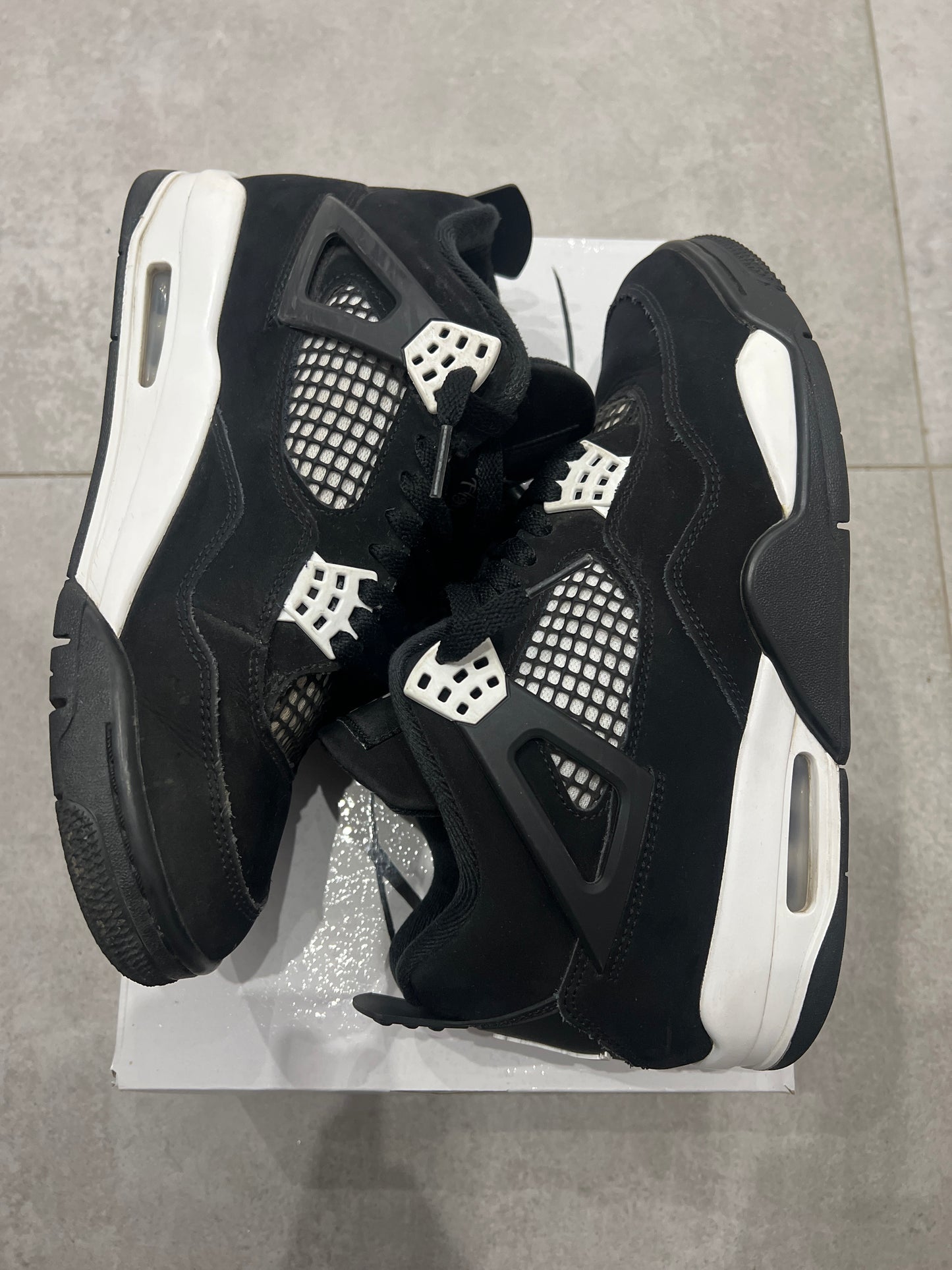 Air Jordan 4 White Thunder