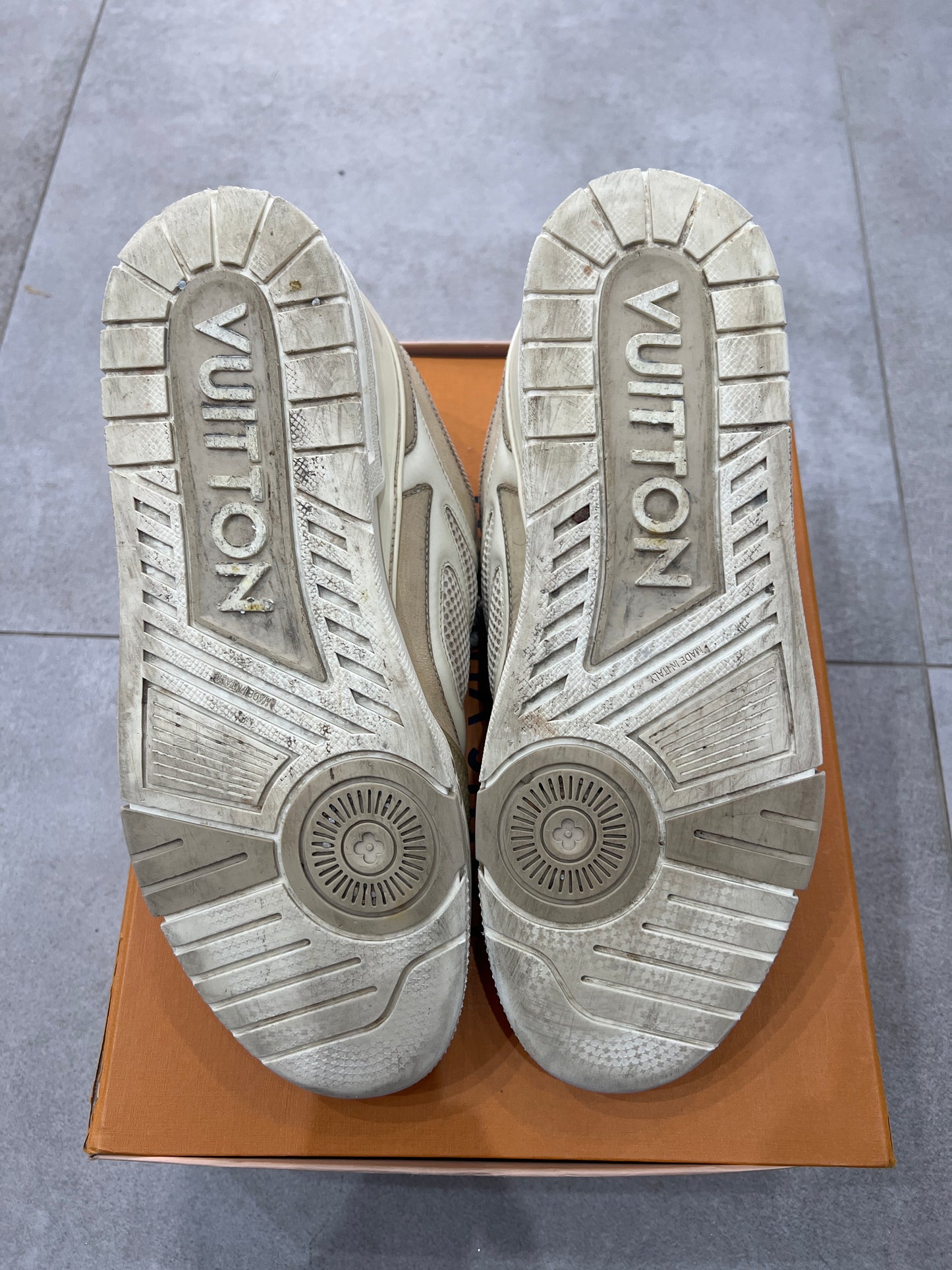 Louis Vuitton Skate beige