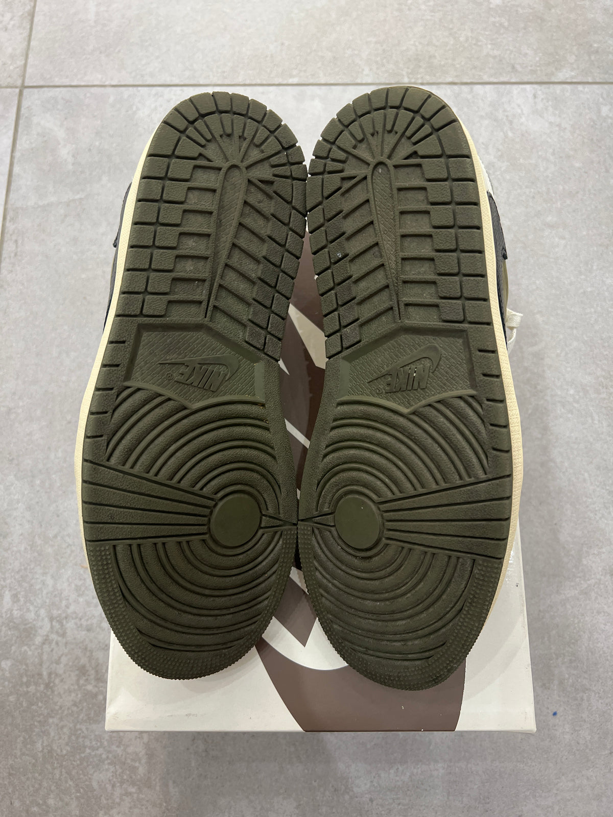 Jordan 1 Low x Travis Scott Medium Olive