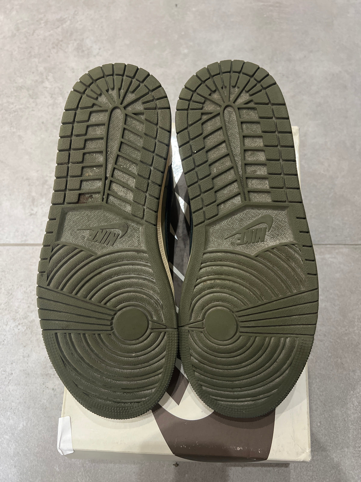 Jordan 1 Low x Travis Scott Medium Olive
