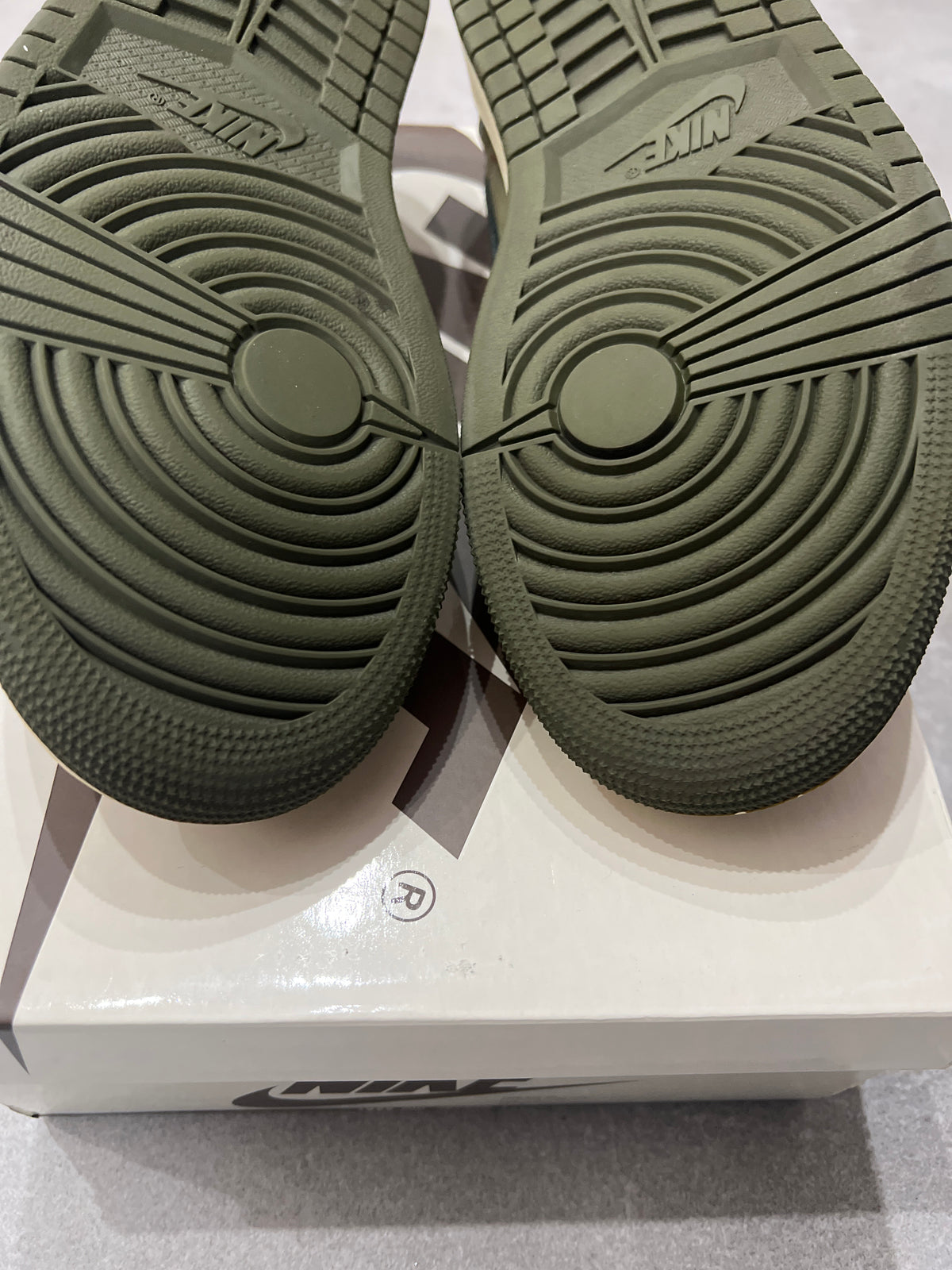 Jordan 1 Low x Travis Scott „Medium Olive”