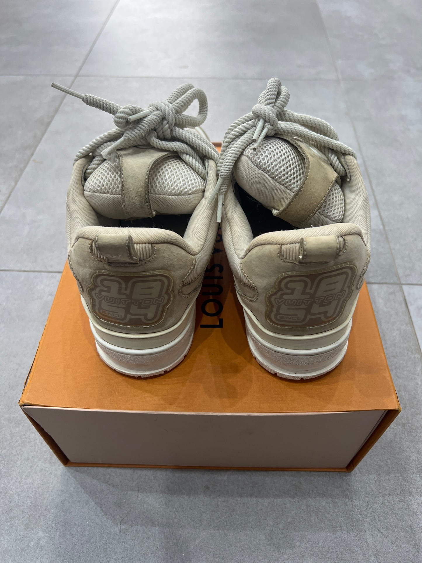 Louis Vuitton Skate beige