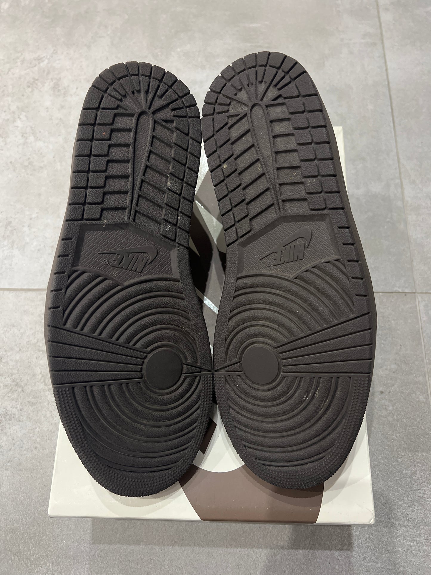 Jordan 1 Low x Travis Scott Velvet Brown