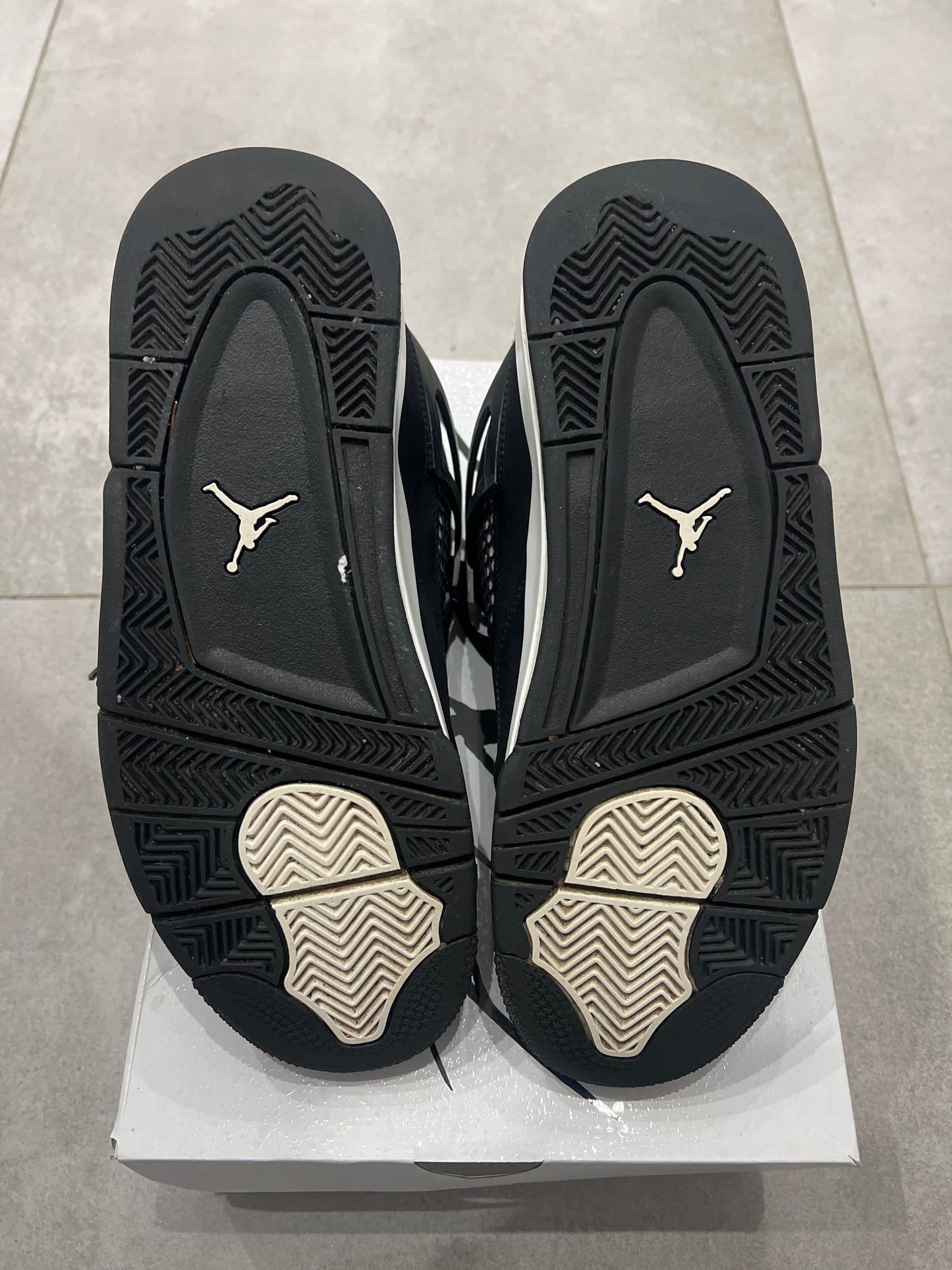 Air Jordan 4 White Thunder