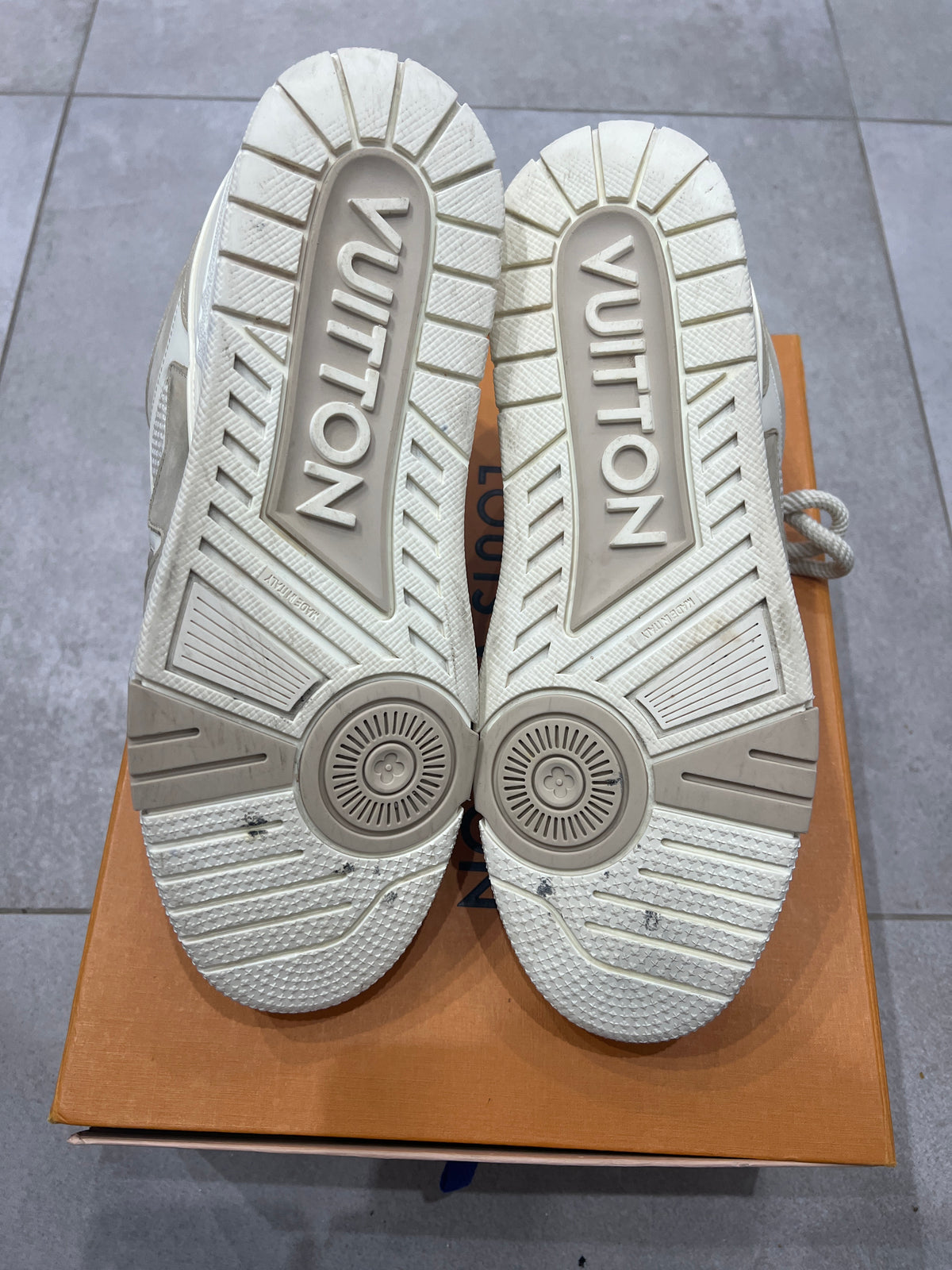 Louis Vuitton Skate Baige