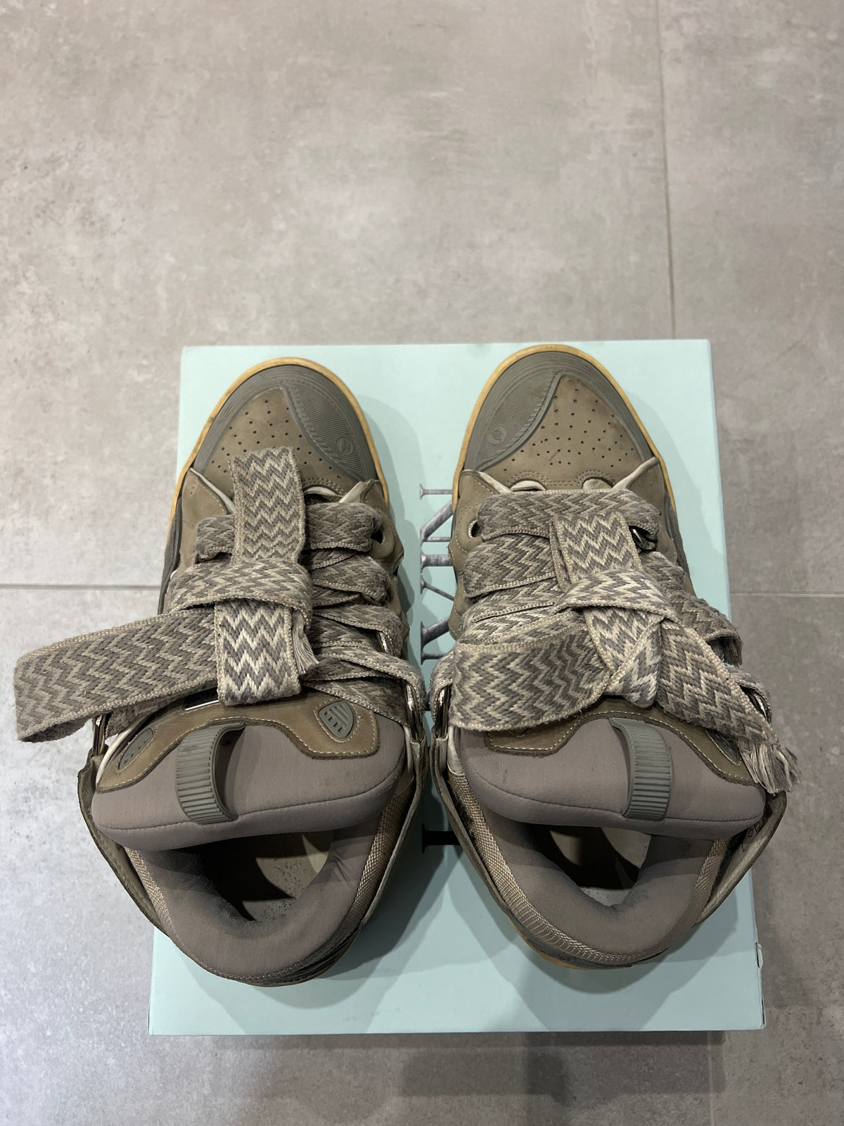 Lanvin Curb Grey Invory