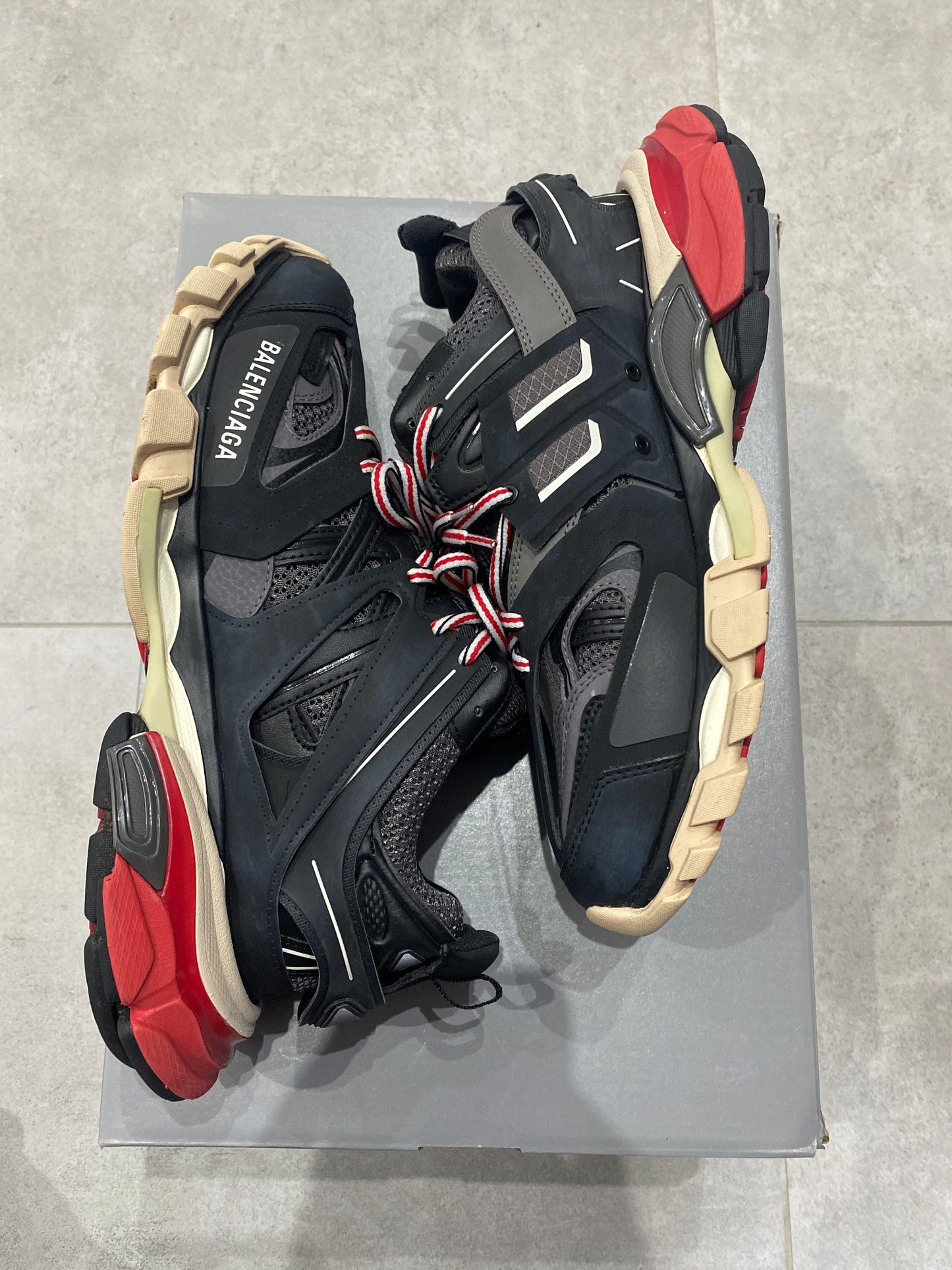 Balenciaga Track „Bred”