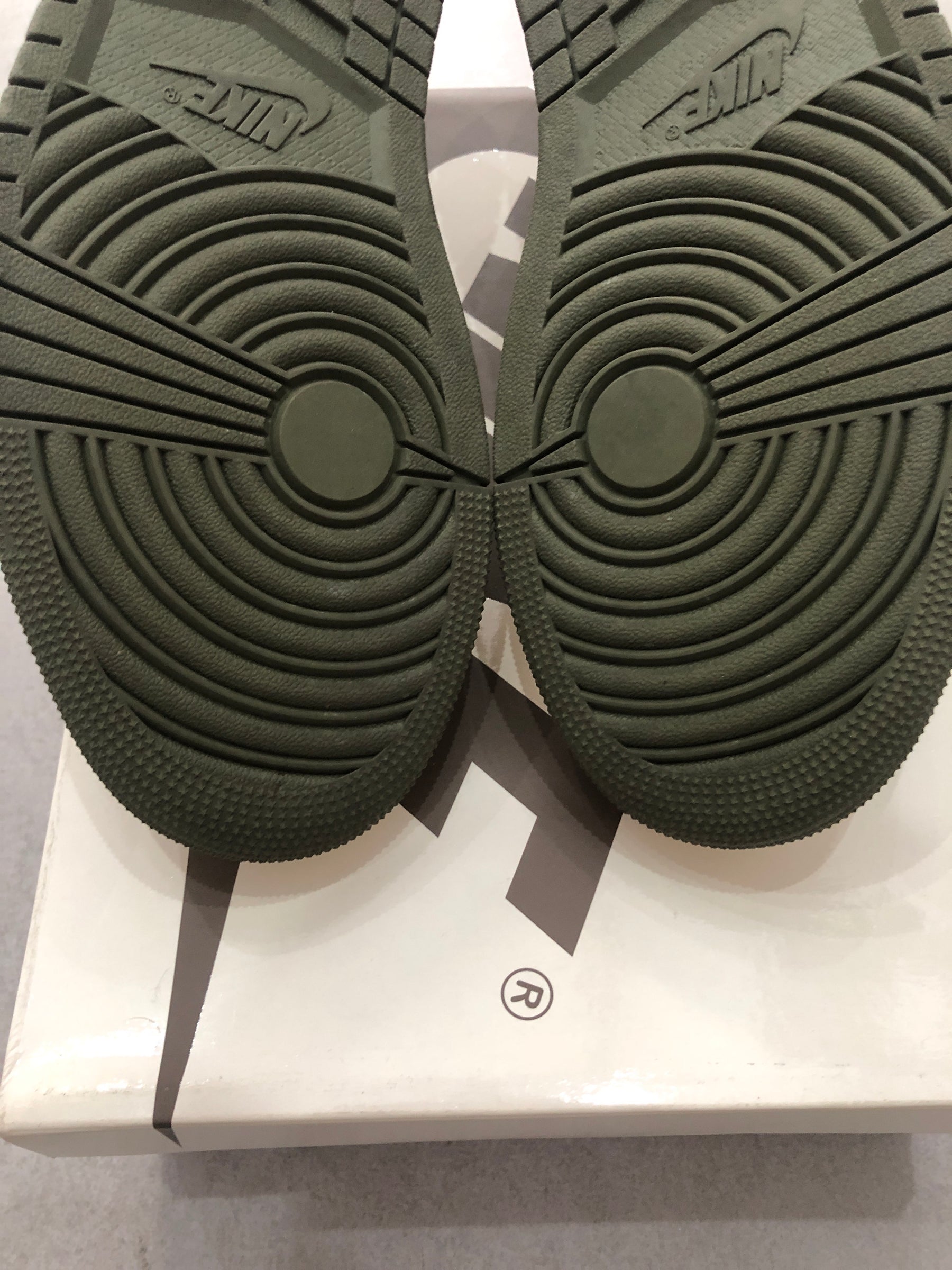 Jordan 1 Low x Travis Scott Medium Olive