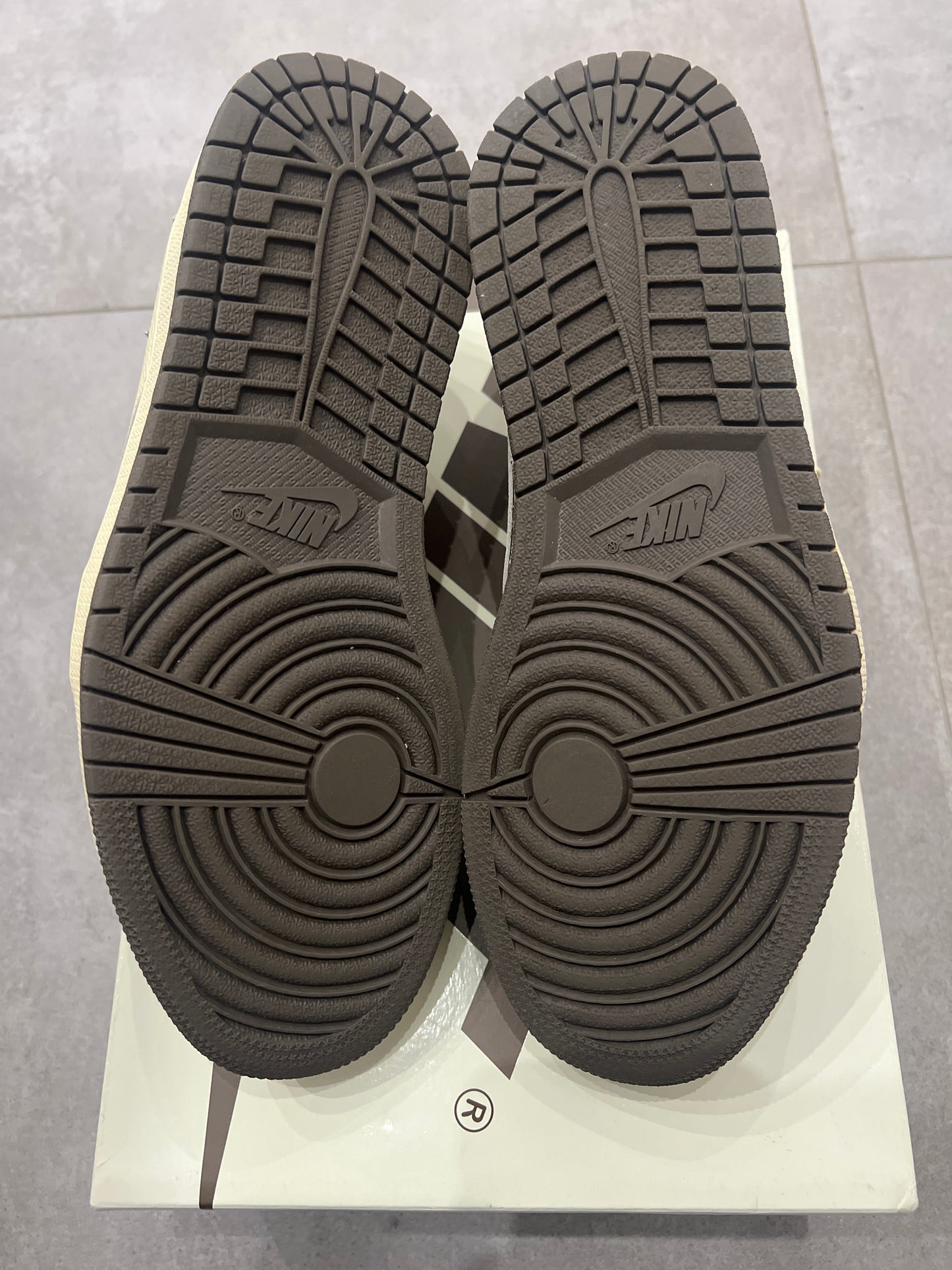 Jordan 1 Low x Travis Scott „Reverse Mocha”