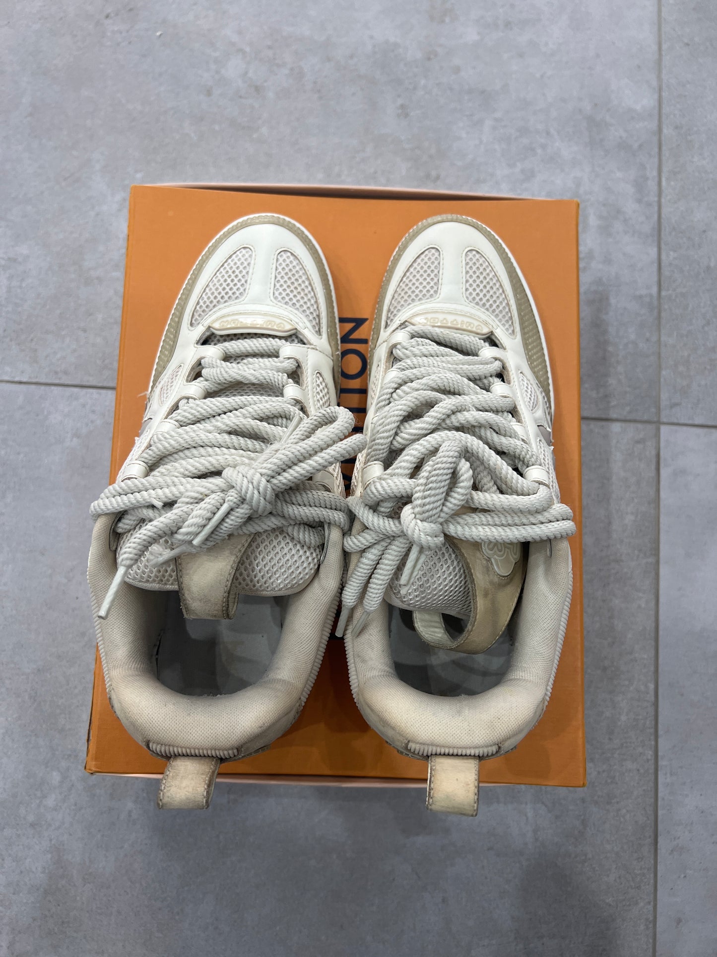 Louis Vuitton Skate beige