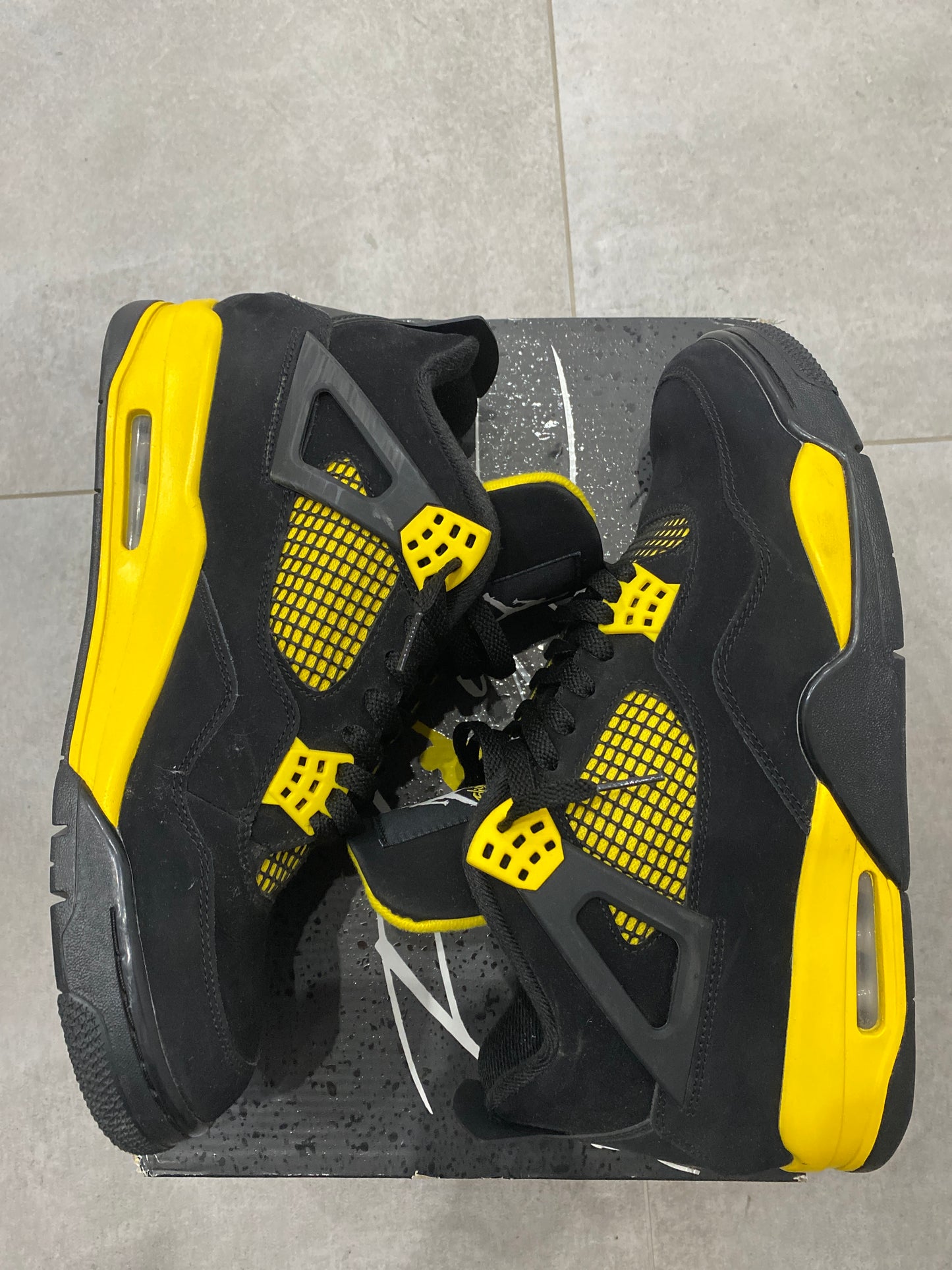 Jordan 4 Thunder