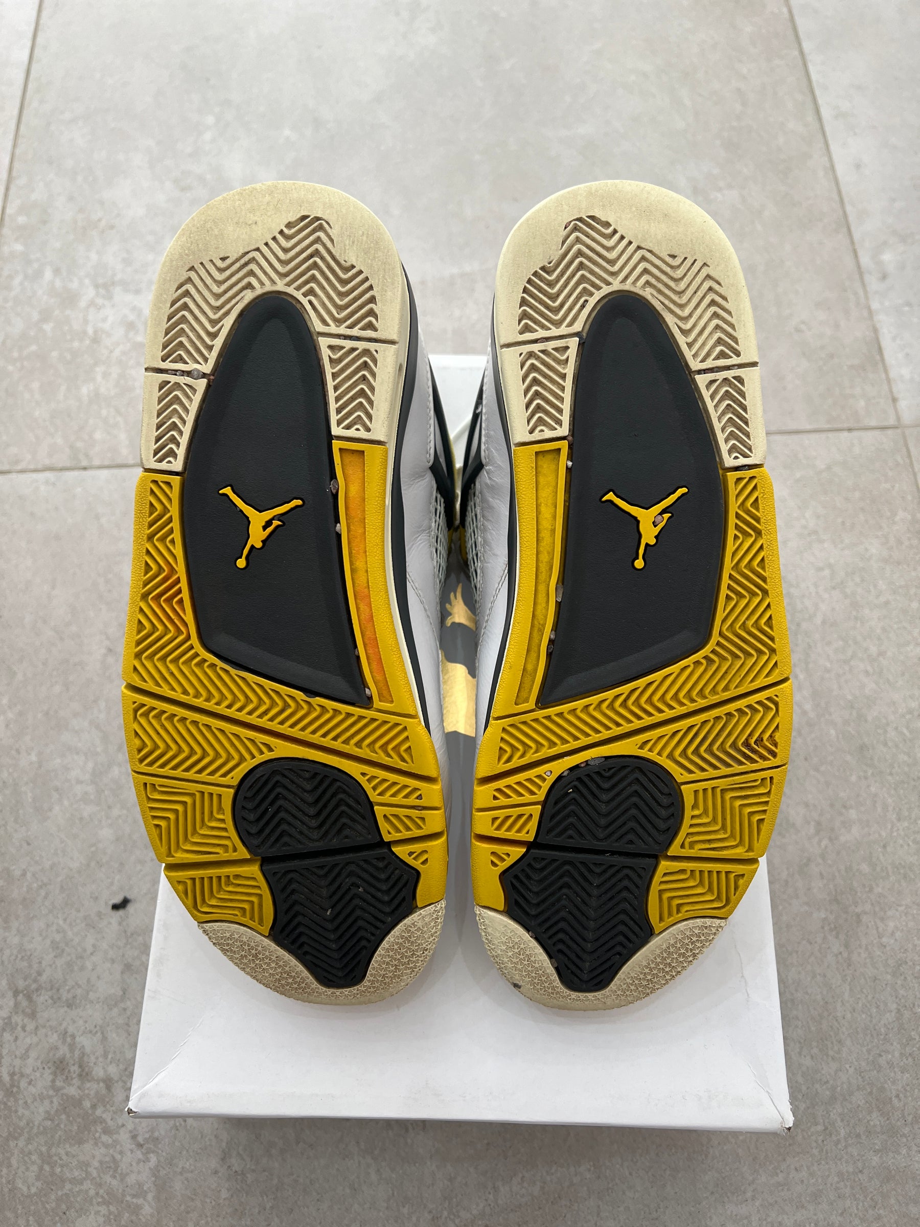 Jordan 4 Vivid Sulfur