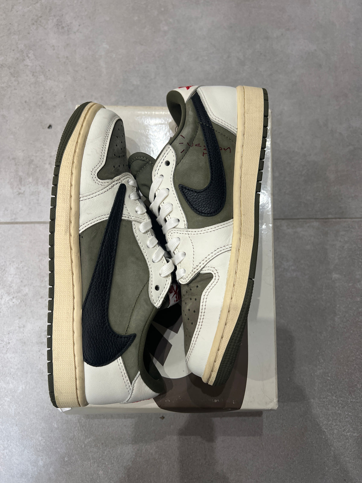 Jordan 1 Low x Travis Scott Medium Olive