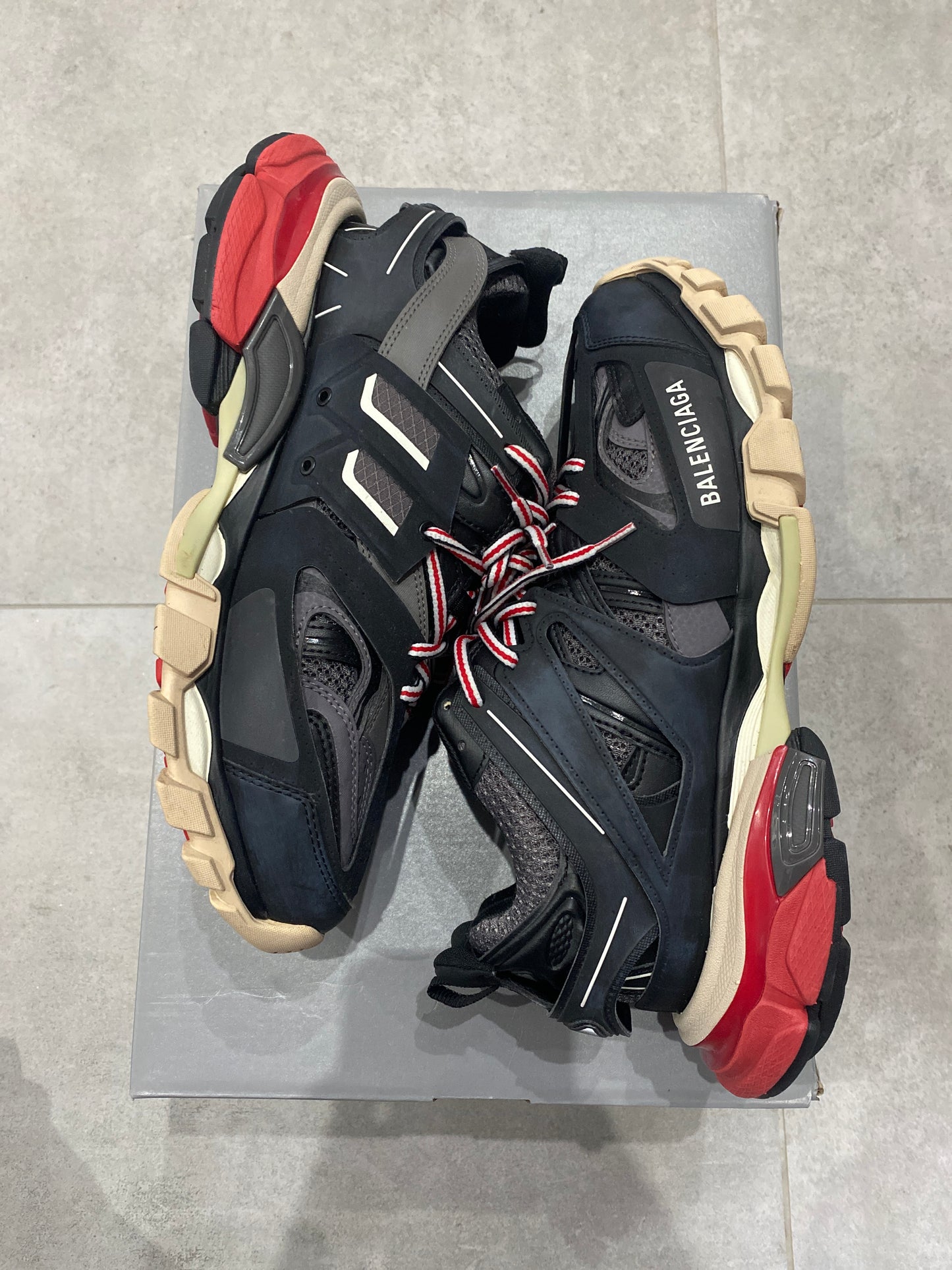 Balenciaga Track „Bred”