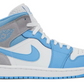 szare białe niebieskie baby blue średnie buty air jordan 1 mid university blue unc