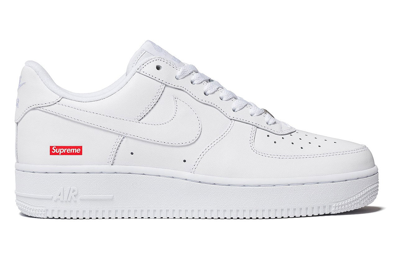 białe czerwone buty nike air force 1 supreme white w kolaboracji z supreme 